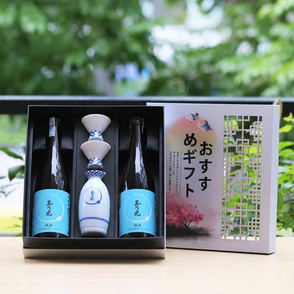 Hộp quà sake Junmai Ginjo Shuraku 720ml + Bộ chén kiểu